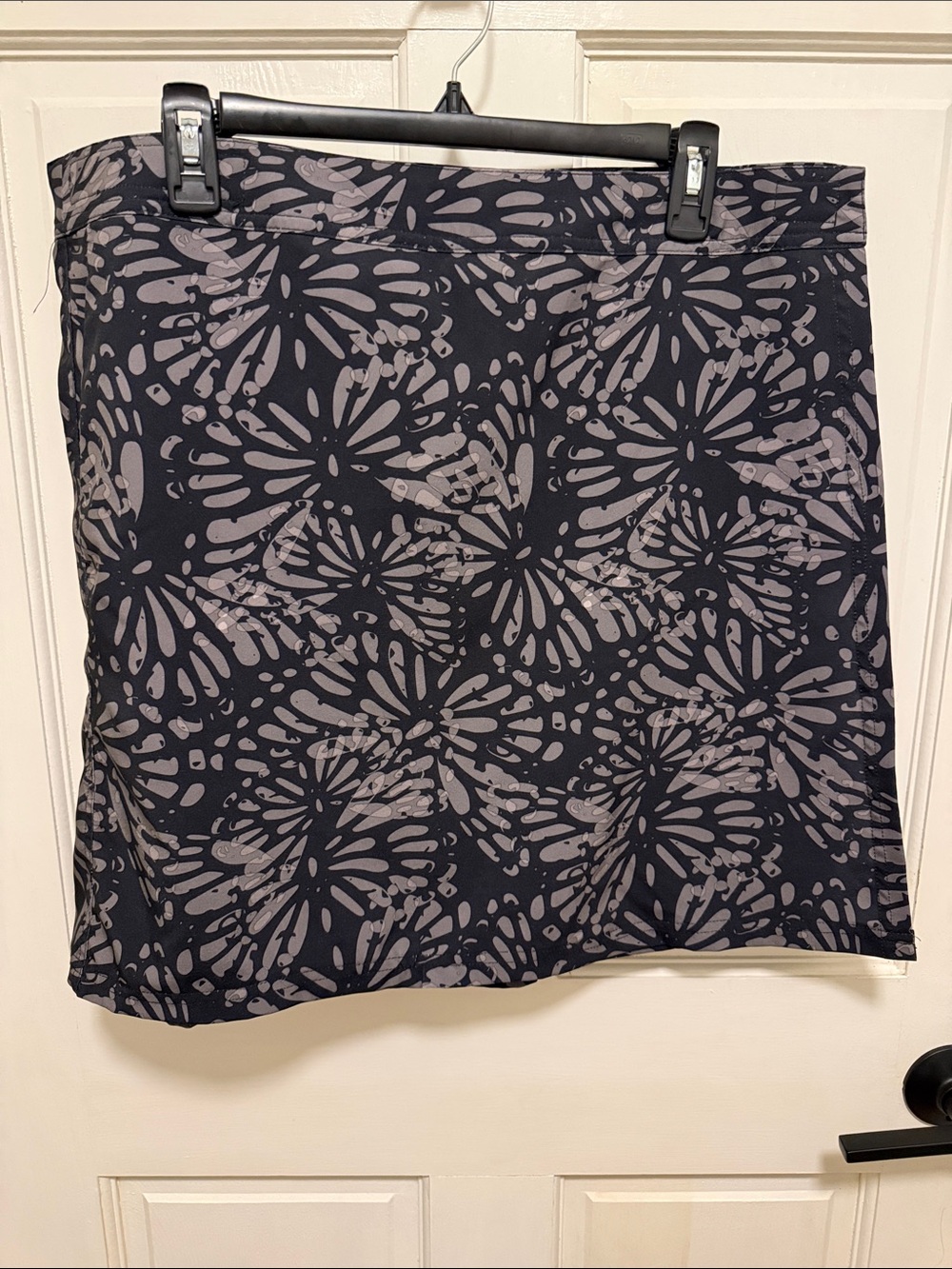 Ripskirt Hawaii Black Mini Skirt with Gray Burst Print -Size XL